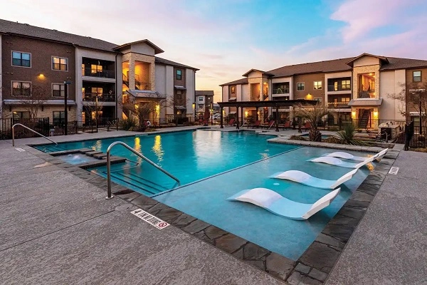 Loretto at Creekside Pool