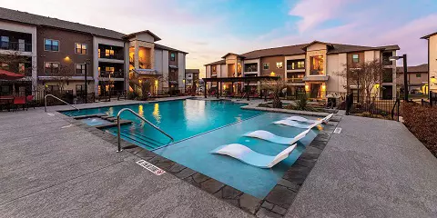 Loretto at Creekside pool